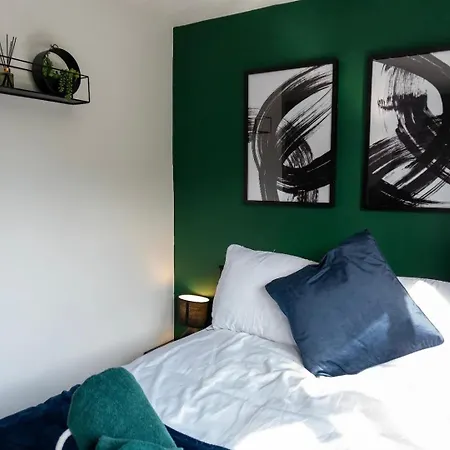2 Bedroom Luxury Cosy House Manchester Farnworth Exterior photo